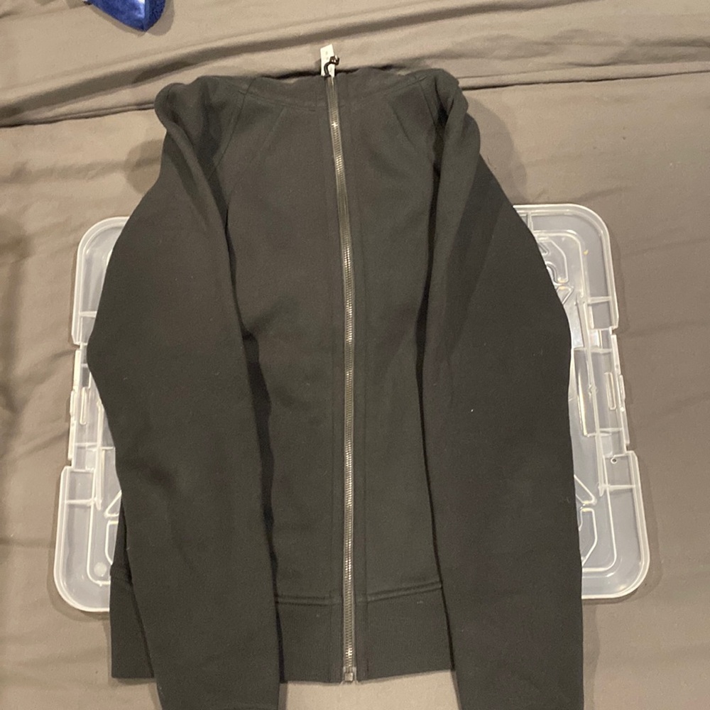 Black zip up woman’s scuba jacket